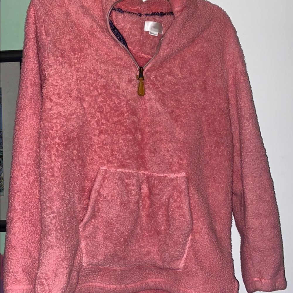 warm fuzzy pull over, barely used, good condition!
